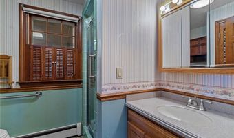 21 Foxhill Ave, Bristol, RI 02809