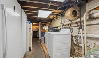 108 W 1st, Dyersville, IA 52040