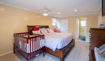 51 Aspen Cir, Albany, NY 12208