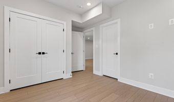 881 N MANCHESTER St, Arlington, VA 22205