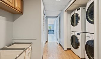 8 Dunn Rd, Airmont, NY 10952