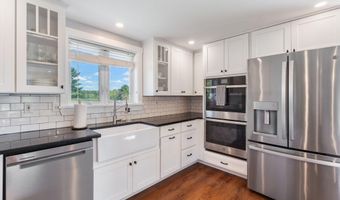 37 Trolly Farm Way, Falmouth, ME 04105