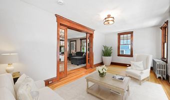 33 S 11TH St, Akron, PA 17501