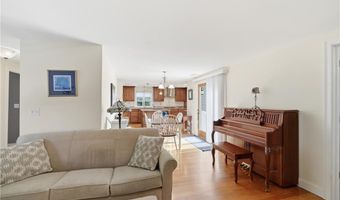 336 Dover Ave, East Providence, RI 02914