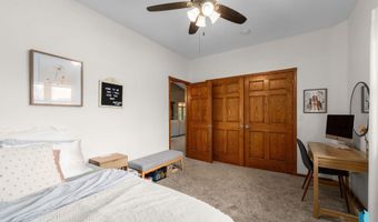 1005 Walnut St, Beresford, SD 57004