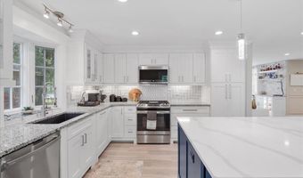 447 Maymont Dr, Ballwin, MO 63011