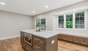 22 Smoke Rise Ln, Bedminster, NJ 07921