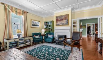22 Greenough Pl, Newport, RI 02840