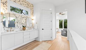 609 SW 4th St, Bentonville, AR 72712