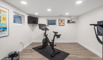 4004 ESTABROOK Dr, Annandale, VA 22003