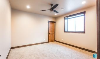 2816 E Sunflower Cir, Brandon, SD 57005