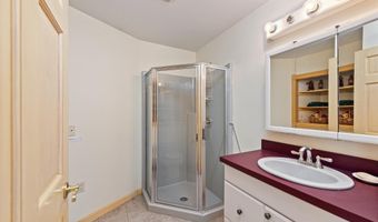 1 Mayhew Tpke, Bridgewater, NH 03222