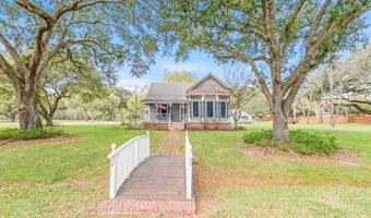 8916 Eastwood Dr, Abbeville, LA 70510