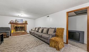 4540 Woodlow Dr, Bel Aire, KS 67220