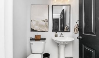 33 Fox Point Ct NE, Ada, MI 49301