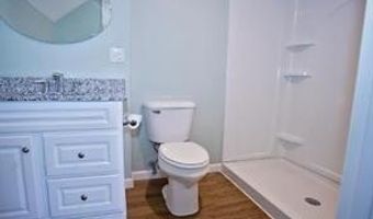 51 Newport Ave, Middletown, RI 02842