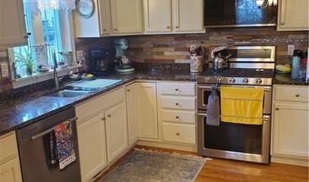 6 Streamview Dr, Cumberland, RI 02864