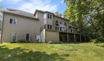 2 Echowood Dr, Algonquin, IL 60102