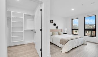117 W 2ND St 202, Bayonne, NJ 07002