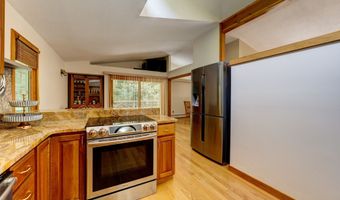 15 Brookridge Dr, Avon, CT 06001