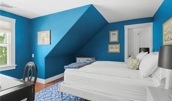 2 Hazard Ave, Newport, RI 02840