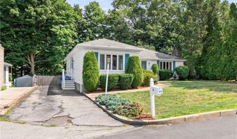 71 Hawthorne Pl, North Providence, RI 02904