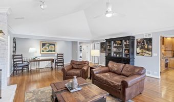 1415 W Hawthorne St, Arlington Heights, IL 60005