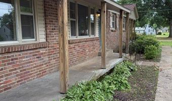 208 East St, Batesville, MS 38606