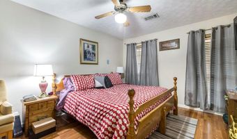 2002 Hickory Dr, Americus, GA 31719