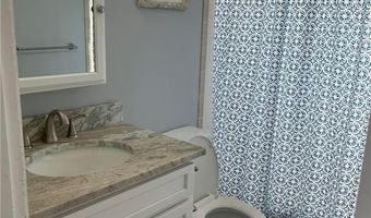 4 Angell Rd, Narragansett, RI 02882
