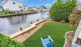 221 Magnolia Dr, Bayville, NJ 08721