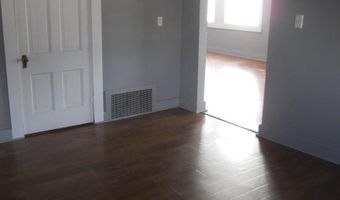 17 W Locust St, Aurora, MO 65605