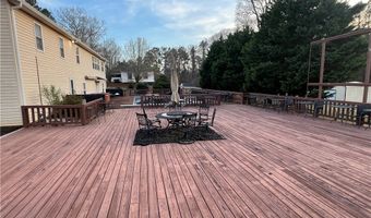 521 N Calhoun Shores Pkwy, Calhoun Falls, SC 29628