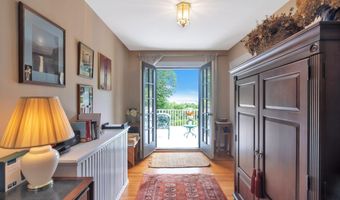 13 Serpentine Dr, Middletown, NJ 07748