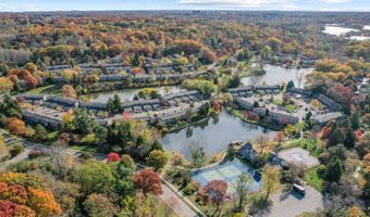 624 Peninsula Ct, Ann Arbor, MI 48105
