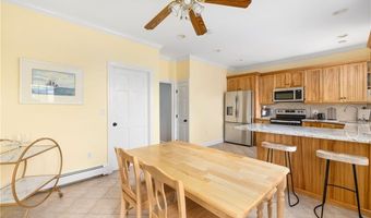 23 Vernon Ave 1, Newport, RI 02840