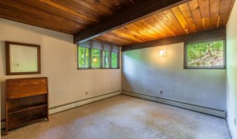 15 Angela St, Athens, OH 45701