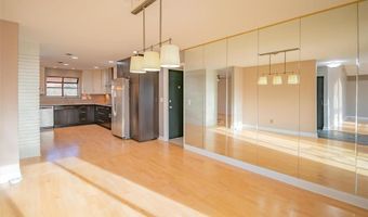 507 Glenmeadow Dr, Ballwin, MO 63011