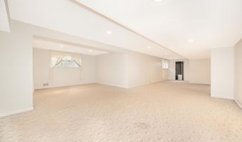 5521 Lohr Lake Dr, Ann Arbor, MI 48108