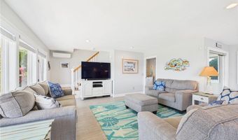 72 Marine Dr, Narragansett, RI 02882