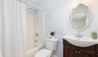 231 Maple Ave 204, Newport, RI 02840