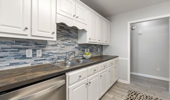 1199 KING ARTHUR Ct, Alabaster, AL 35007