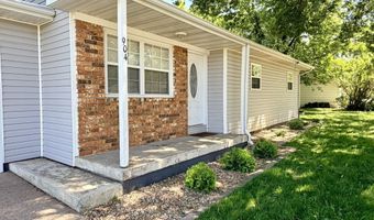904 S Oak Ridge Dr, Aurora, MO 65605