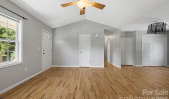 76 Selwyn Rd, Asheville, NC 28806