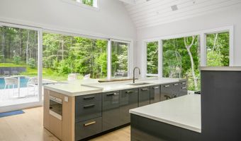 7 Ashwood Ct, Amagansett, NY 11930