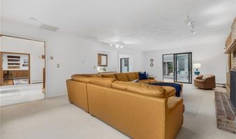 67 Daniel Dr, North Kingstown, RI 02852