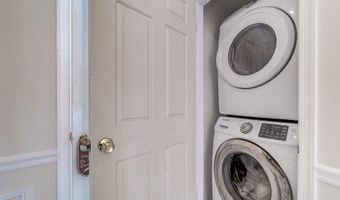 8 CARRIAGE HOUSE Cir, Alexandria, VA 22304