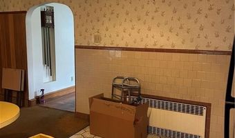 12 Oakland Ave, Johnston, RI 02919