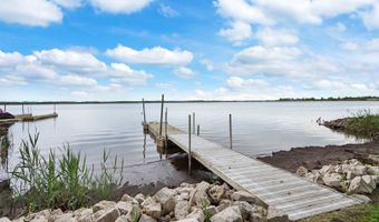 39225 N Shore Ave, Antioch, IL 60002