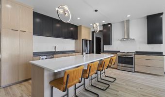 2257 E SHORE Dr, Green Bay, WI 54302